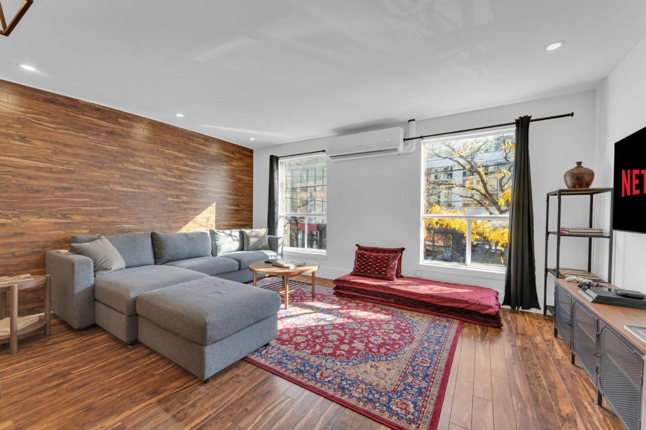 Amazing Fully Renovated Apartment On Queen St. Toronto Dış mekan fotoğraf